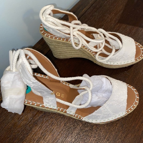 RAMPAGE HARRIET WHITE EYELET PLATFORM SANDAL - Picture 2 of 7